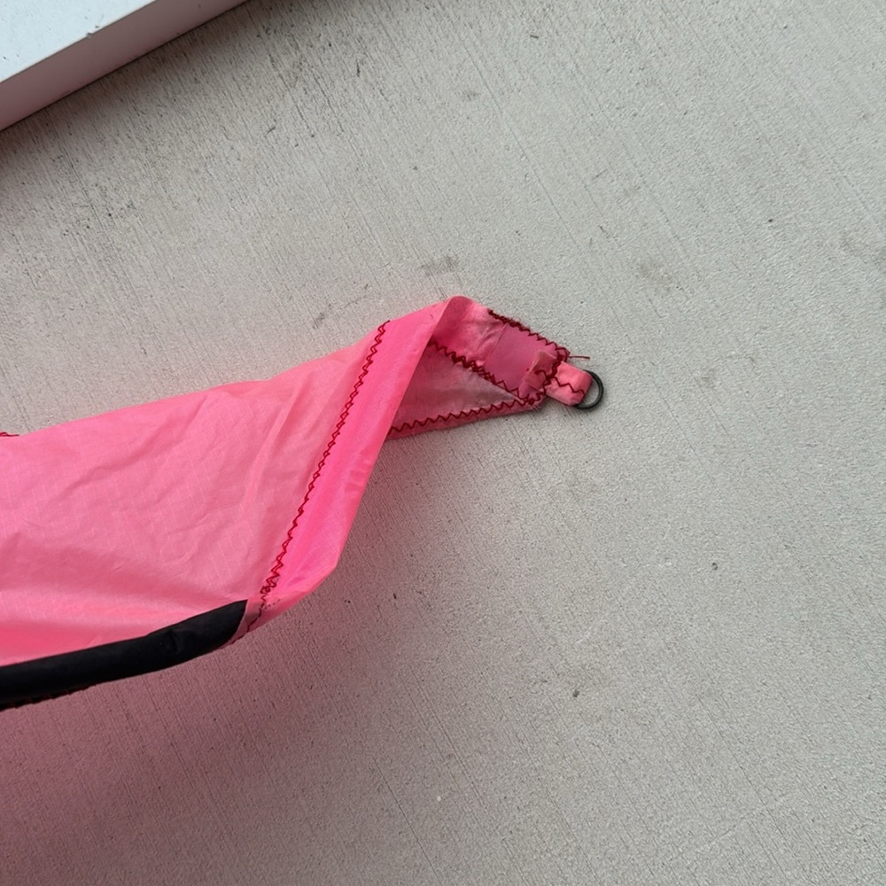 Classic pink and black delta conyne kite - Picture 5 of 11